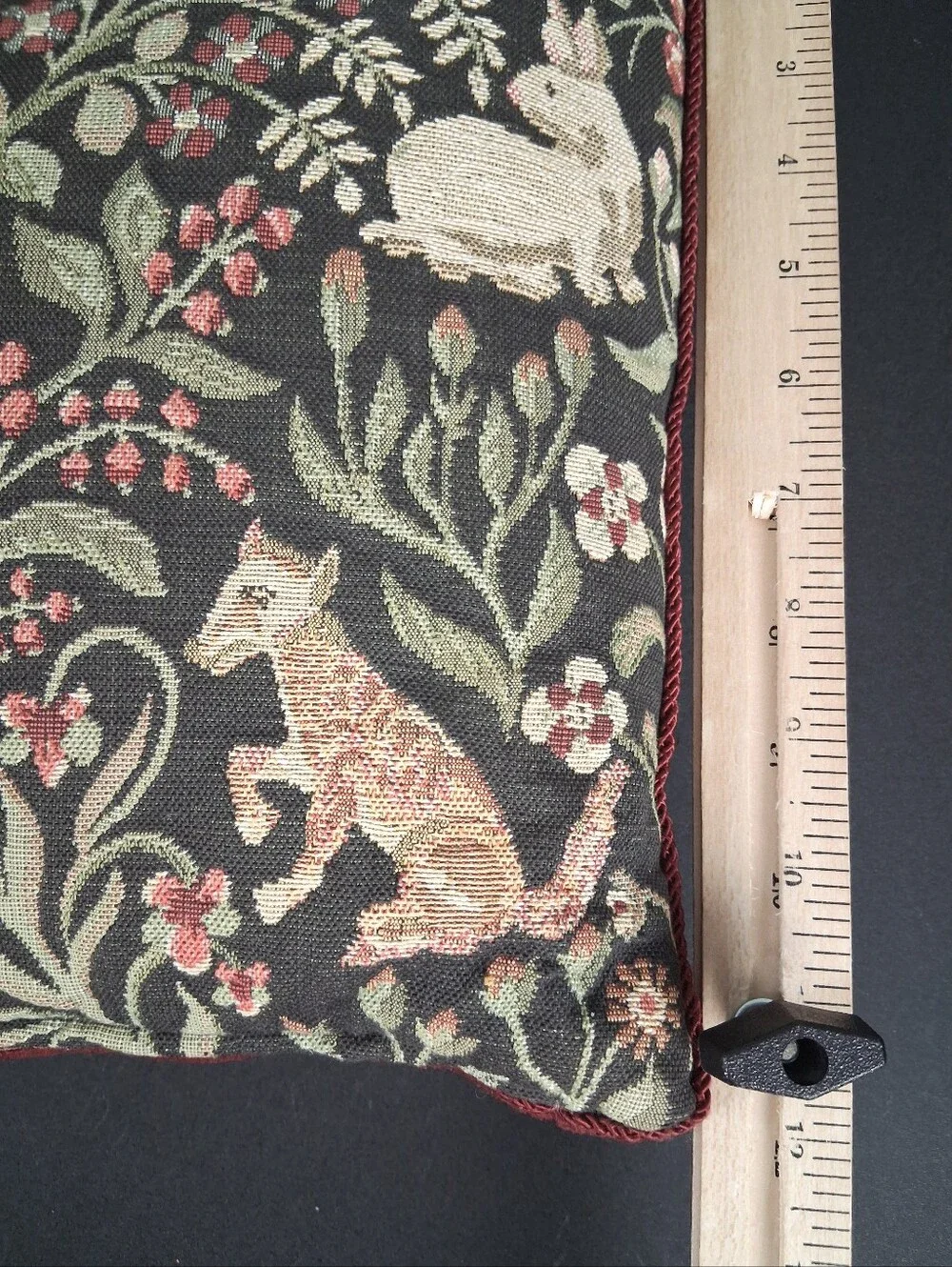 N/A accent pillow